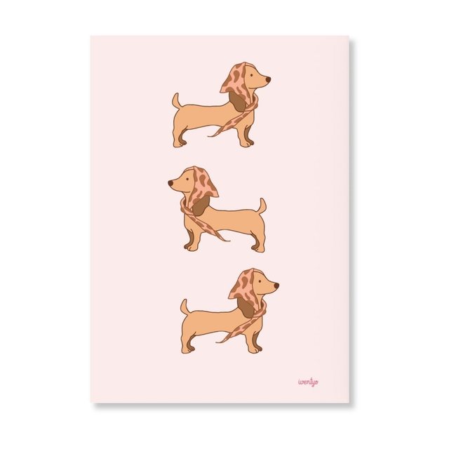 Illustration Iventyo de trois teckels coiffés d’un foulard léopard sur fond rose