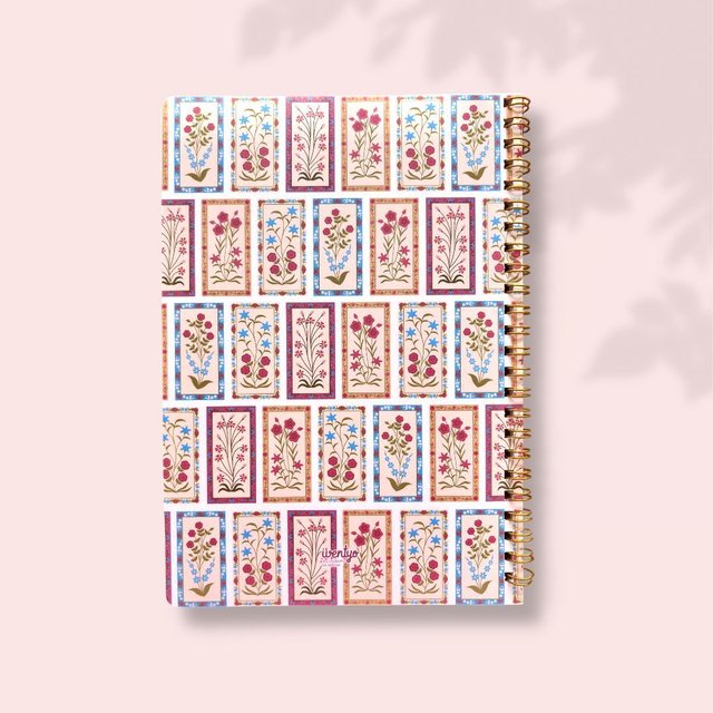Dos du carnet A5 cadres botaniques avec le petit logo Iventyo