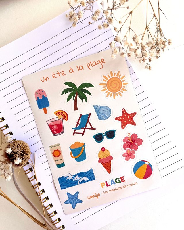Planche de stickers été : palmier, glaces et transat sur un carnet à spirale